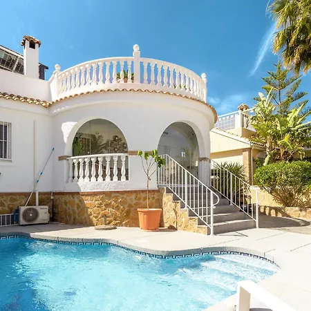 Holiday home Lovely In